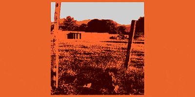 Imagen animada de casa de un solo piso y campo con cerca