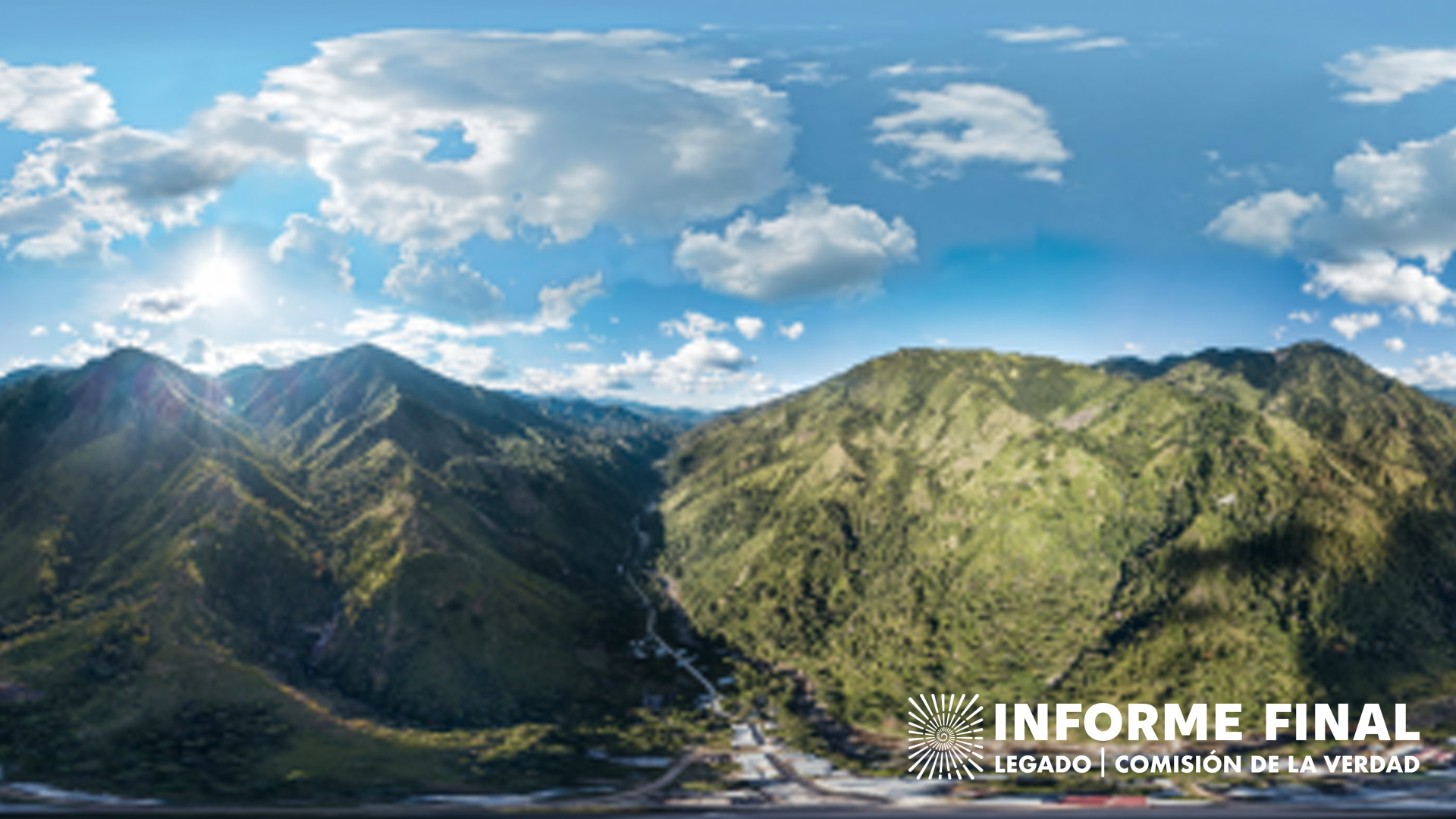 Fotografía de paisaje se ven montañas y Puerto Saldaña.