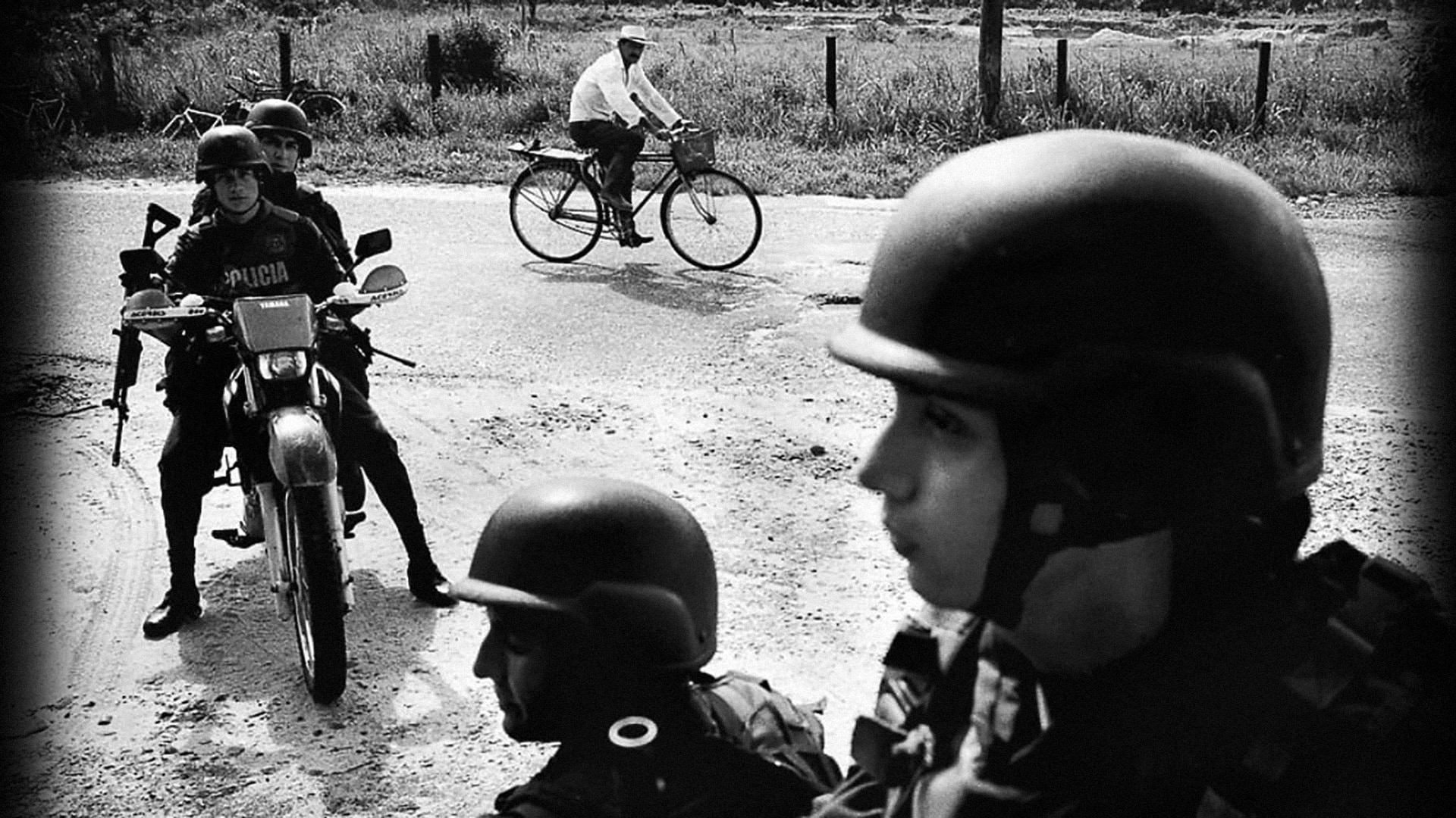 Patrulla diurna en Saravena (Arauca), quizás el puesto más peligroso para los policías en Colombia. 
