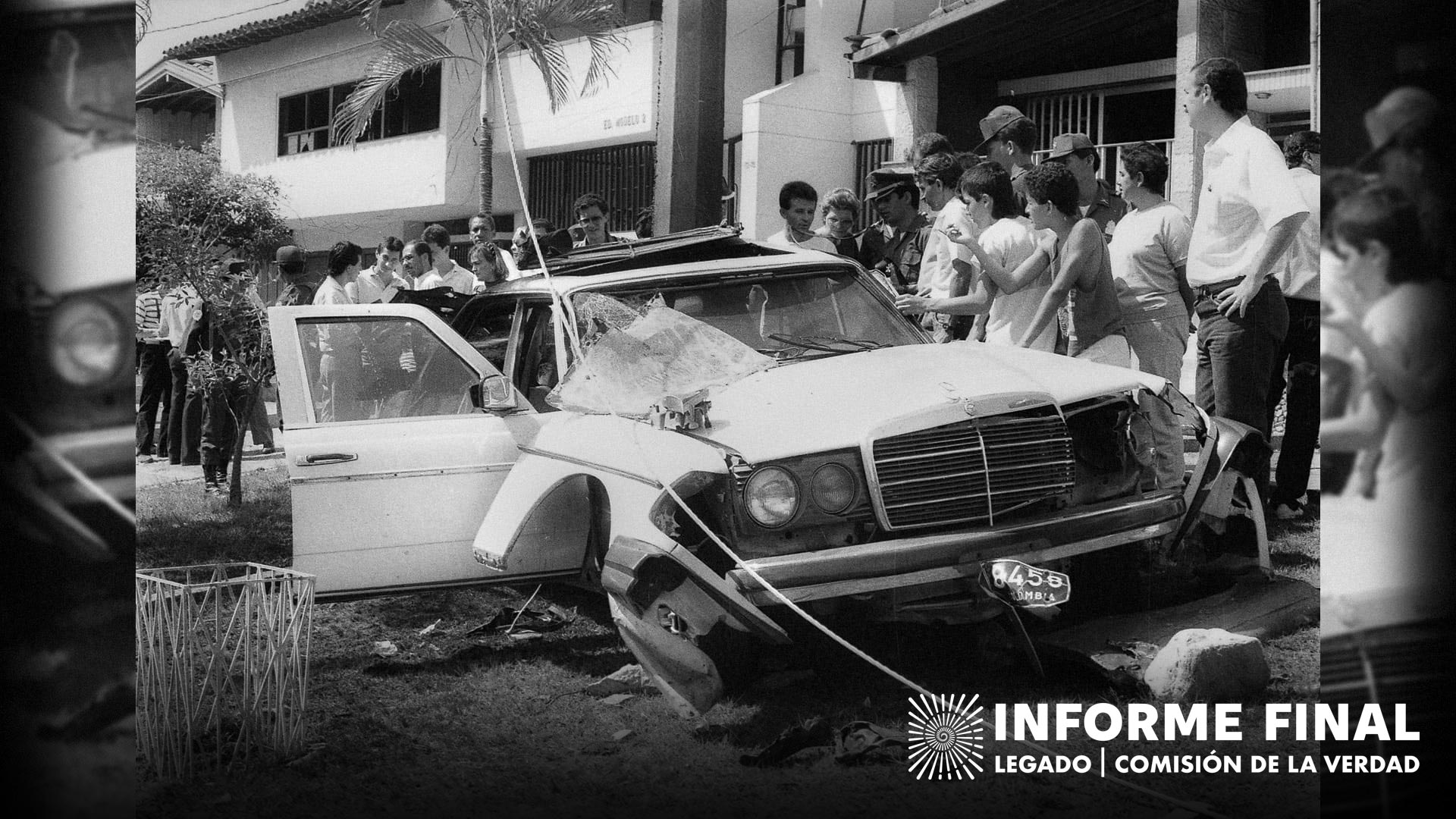 Muerte del Dr. Antonio Roldán Betancourt (1989). El atentado fue ejecutado por la banda "Los Priscos" liderada por Pablo Escobar, Popeye y alias "Pinina". Los delincuentes confundieron el carro de la Policía con el del gobernador y detonaron una carga de 100 kilos de dinamita.