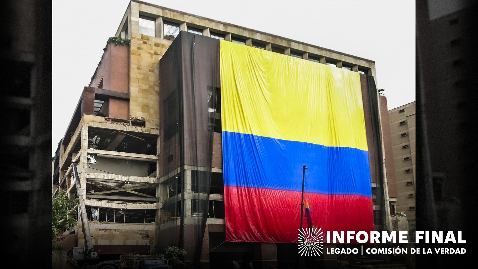 Reconstrucción del club social El Nogal después del atentado terrorista perpetrado el 7 de febrero de 2003.