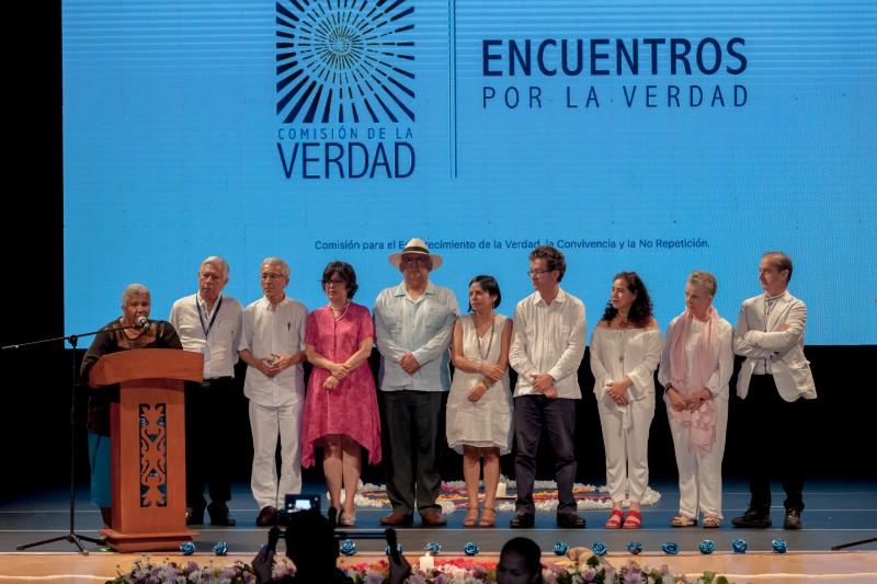 Comisionados reunidos en el Encuentro por la verdad. 