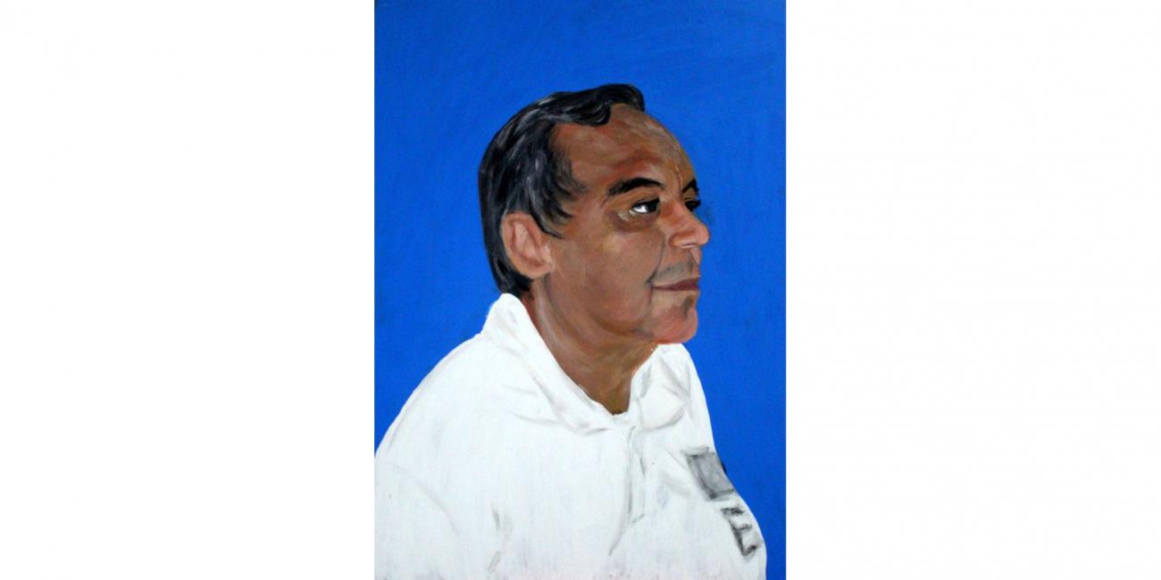 Retrato pintado de hombre con pelo corto, camiseta polo blanca. Fondo azul