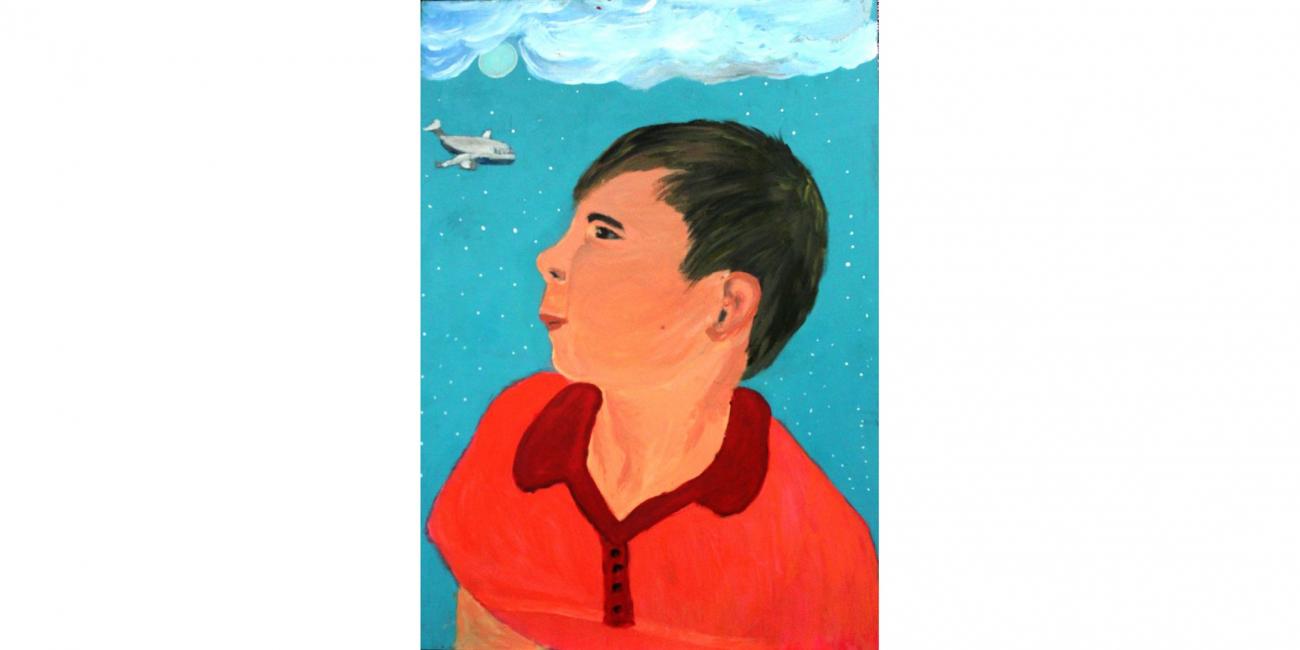 Retrato pintado de niño de perfil, pelo corto y camiseta polo roja. Fondo azul claro con puntos, nubes, luna y avión