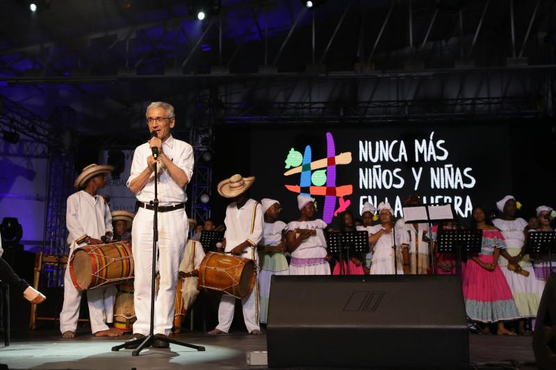 Nunca más niños y niñas en la guerra. Francisco de Roux