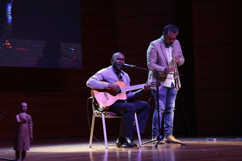 Presentación musical en el Encuentro por la verdad