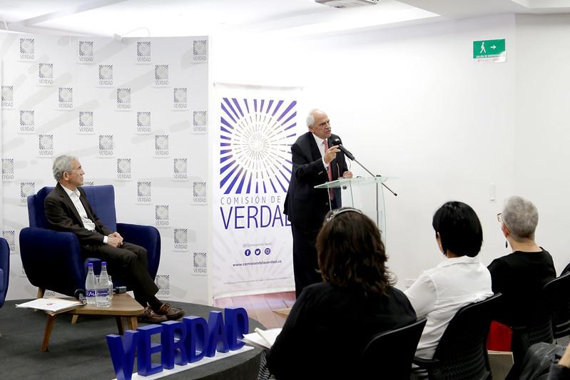 Contribución a la verdad. Tres comisionadas escuchan la versión de Samper