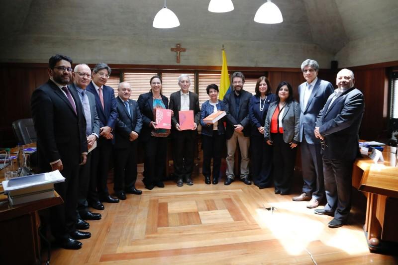 Magistrados y comisionados en la Corte Constitucional