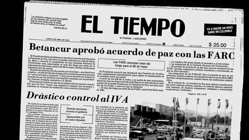 Fragmento antiguo de periódico con titular: “Betancur aprobó acuerdo de paz con las FARC”